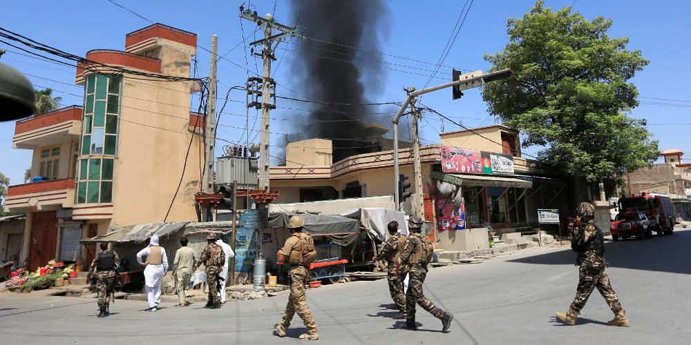 Αγωνία στο Αφγανιστάν: Δεκάδες όμηροι κρατούνται σε κυβερνητικό κτίριο