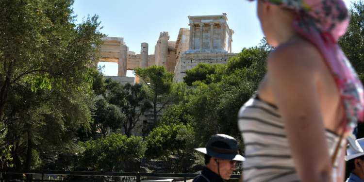 Τράπεζα της Ελλάδος: 2,45 εκατ. τουρίστες στο πεντάμηνο Ιανουαρίου Μαΐου