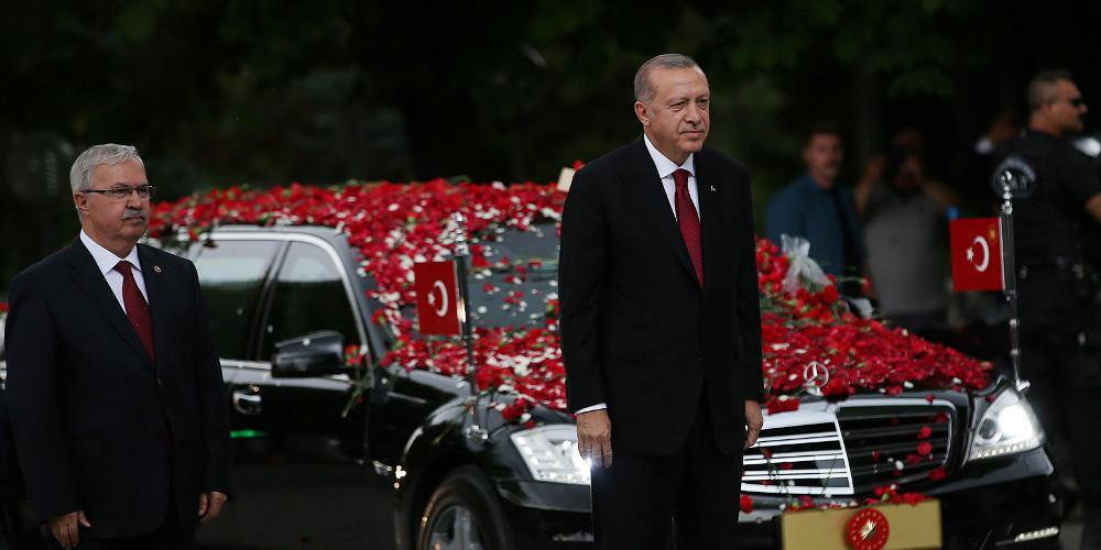 Ερντογάν ο... μεγαλομανής: Χτίζει εξοχικό 300 δωματίων και η τουρκική οικονομία «βουλιάζει»