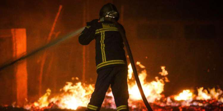 Αποκάλυψη από Μακεδόνα πυροσβέστη: Μόνο από το ίντερνετ μάθαμε για τις πυρκαγιές