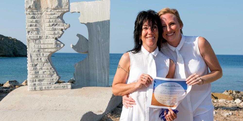 Στην Ερεσό ο πρώτος επίσημος γάμος μεταξύ δύο γυναικών στο νησί