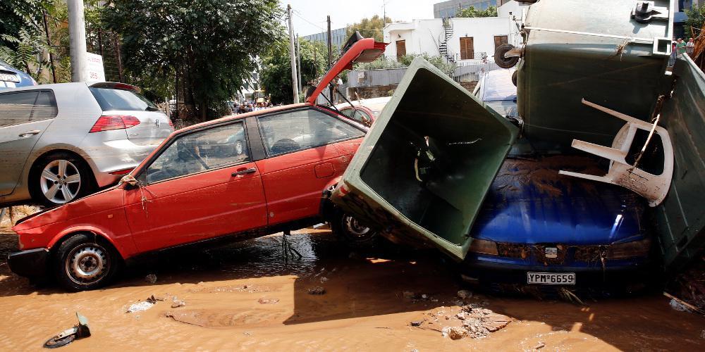Τριτοκοσμικές εικόνες στο Μαρούσι - Αυτοκίνητα βυθίστηκαν σε πάρκινγκ