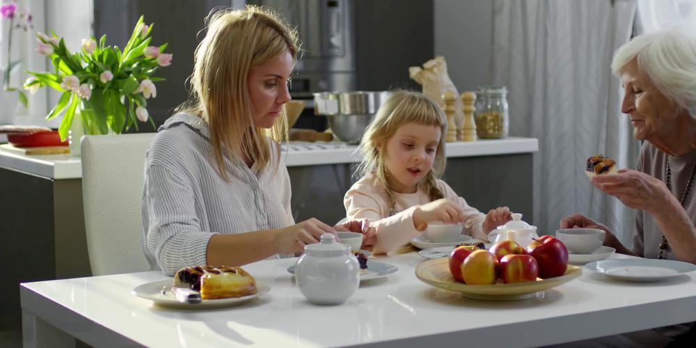 Μητέρες προσοχή: Τρώτε υγιεινά για να μην βγουν παχύσαρκα τα παιδιά σας