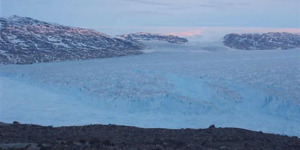 Παγόβουνο απειλεί μικρό χωριό στη Γροιλανδία [βίντεο]
