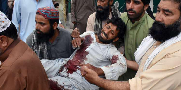 Τουλάχιστον 128 οι νεκροί από την επίθεση αυτοκτονίας στο Πακιστάν