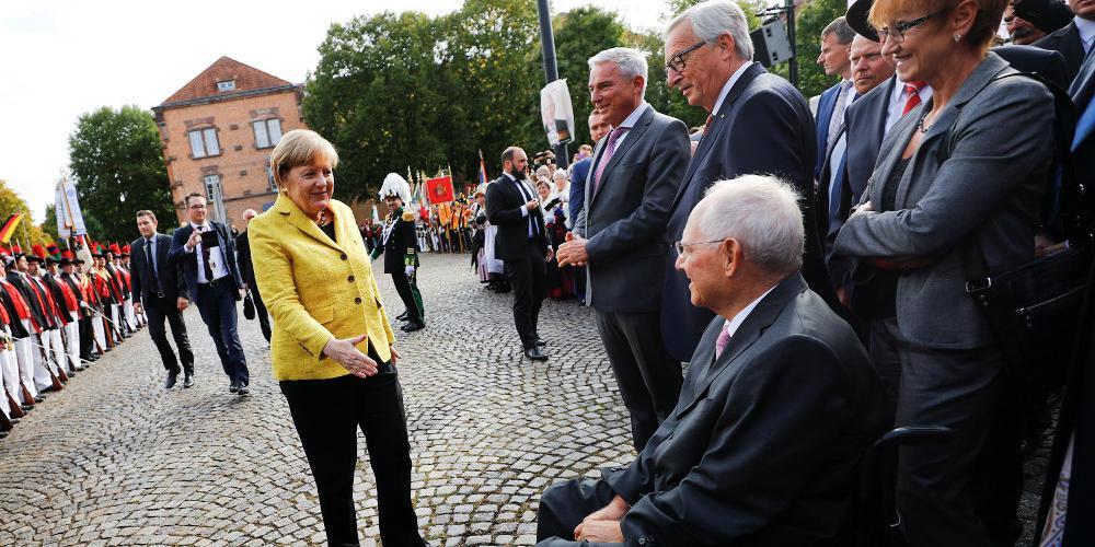 «Στο χείλος της αβύσσου» - Προειδοποίηση Σόιμπλε για το πολιτικό θρίλερ στην Γερμανία