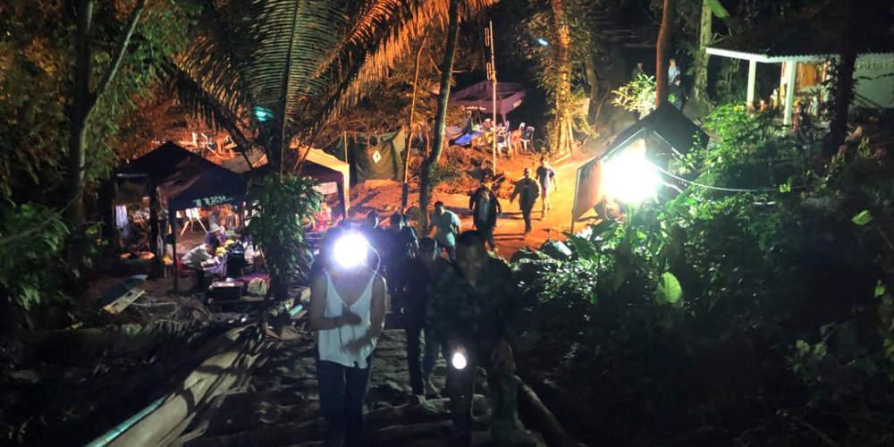 Θαύμα στην Ταϊλάνδη: Απεγκλωβίστηκα τα 12 αγόρια και ο προπονητής τους από το σπήλαιο