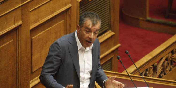 Τελευταία ομιλία Θεοδωράκη στη Βουλή: Αποχωρώ πολιτικά ηττημένος, ανθρώπινα θλιμμένος, αλλά περήφανος [βίντεο]