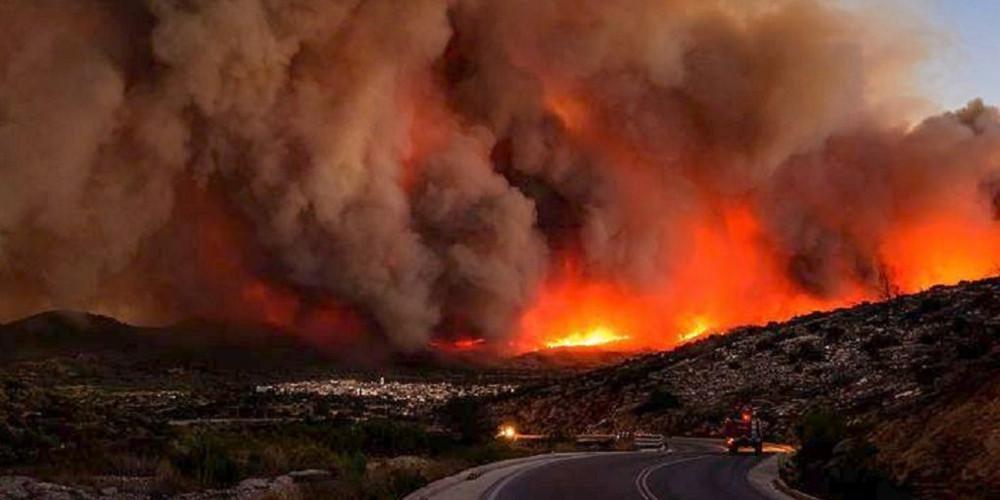 Ανεξέλεγκτη η πυρκαγιά στη Σιθωνία Χαλκιδικής - Εκκενώνεται ο Κάμπος για προληπτικούς λόγους