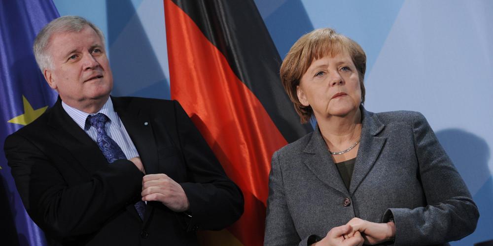 Ζεεχόφερ: «Δεν θα αφήσω να με απολύσει η Μέρκελ» - Βαθαίνει η κρίση στην Γερμανία