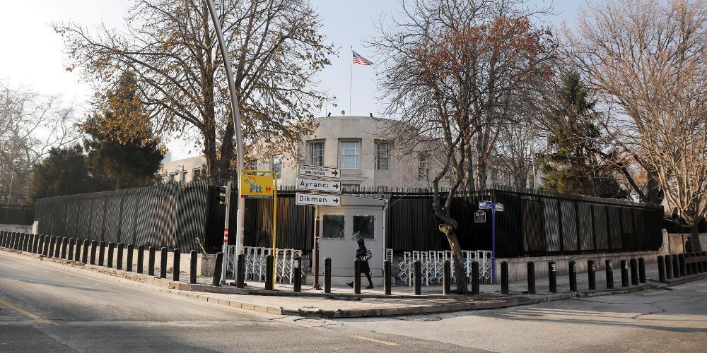 «Προβοκάτσια» χαρακτηρίζεται από την Τουρκία η επίθεση με πυροβολισμούς στην πρεσβεία των ΗΠΑ
