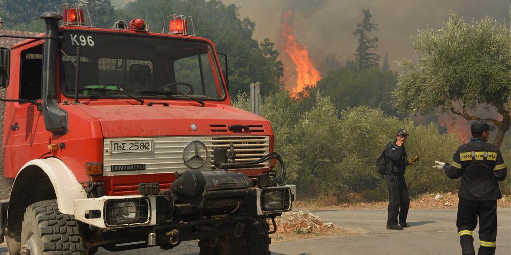 Εκκενώθηκε οικισμός από την μεγάλη πυρκαγιά στην Κεφαλονιά