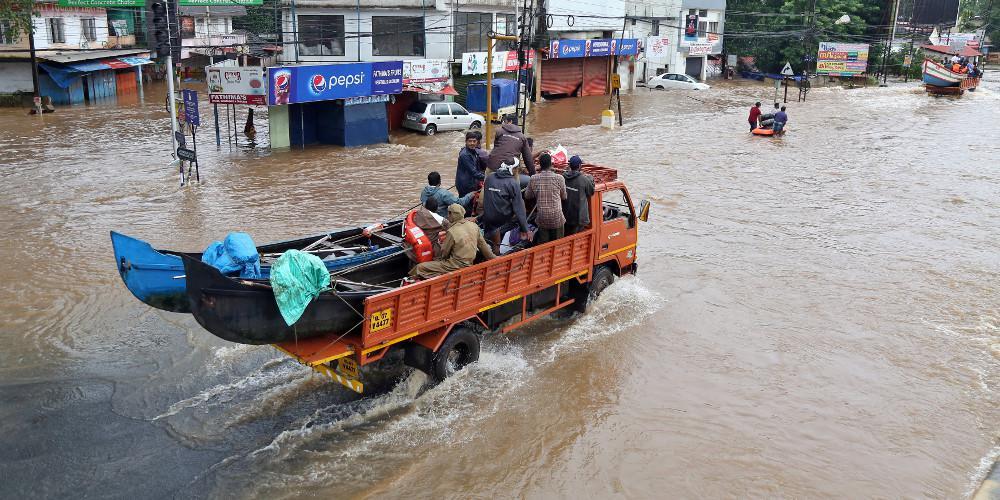 Συναγερμός στην Ινδία: Απομακρύνονται 800.000 πολίτες λόγω του κυκλώνα Φάνι