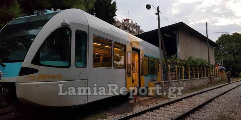 Εκτροχιάστηκε τρένο στη Λαμία – Δύο τραυματίες [εικόνες-βίντεο]