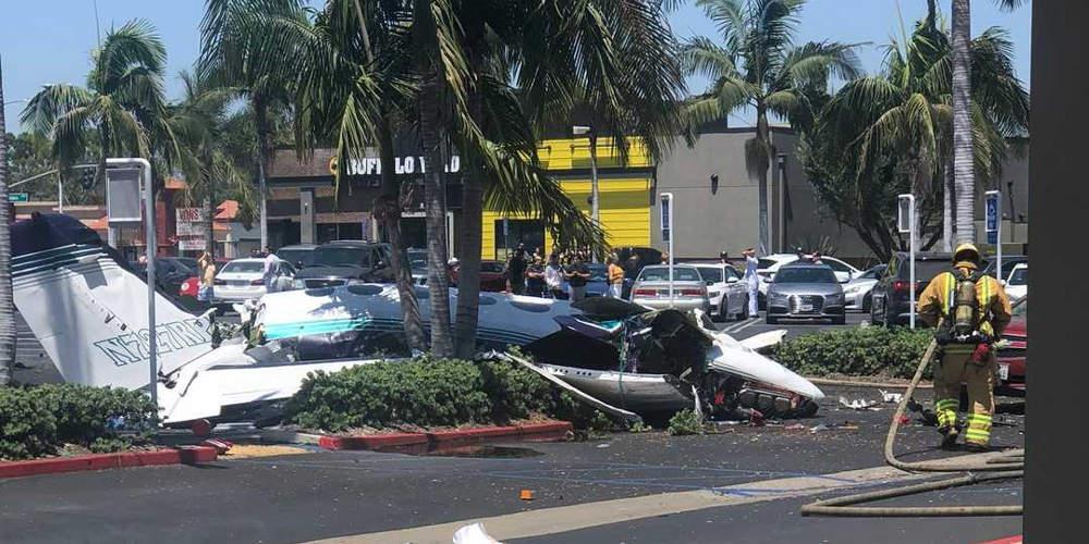 Δυστύχημα στο Λος Άντζελες: 5 νεκροί από συντριβή αεροπλάνου σε πάρκινγκ εμπορικού κέντρου