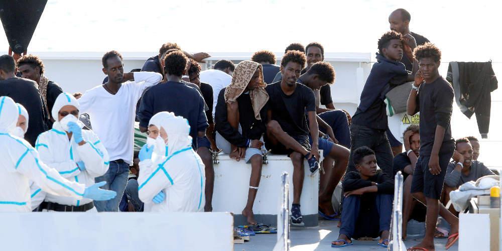 Βρέθηκε λύση στο θρίλερ με τους μετανάστες του πλοίου Diciotti στην Ιταλία