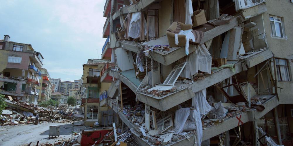 Τραγωδία: Δύο νεκροί και 241 τραυματίες από σεισμό στο Ιράν