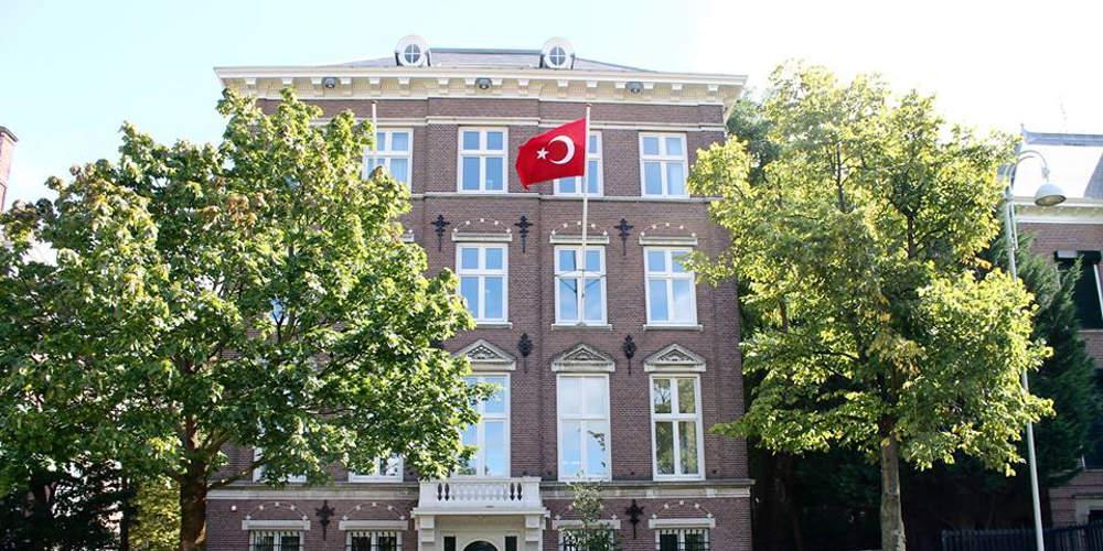 Επίθεση με εκρηκτικό μηχανισμό και μολότοφ στο τουρκικό προξενείο στο Άμστερνταμ