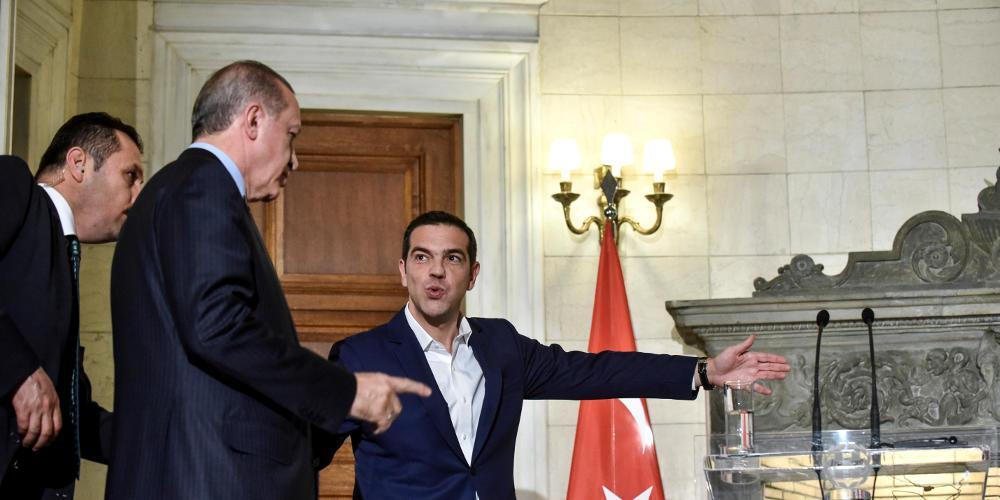 Αγωνία Τσίπρα για νέο «Βατερλώ» στην Τουρκία - Τι φοβούνται για τον Ερντογάν