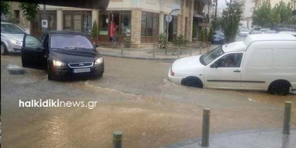 Χάος στη Χαλκιδική: Πλημμύρες στον Πολύγυρο από τη βροχή