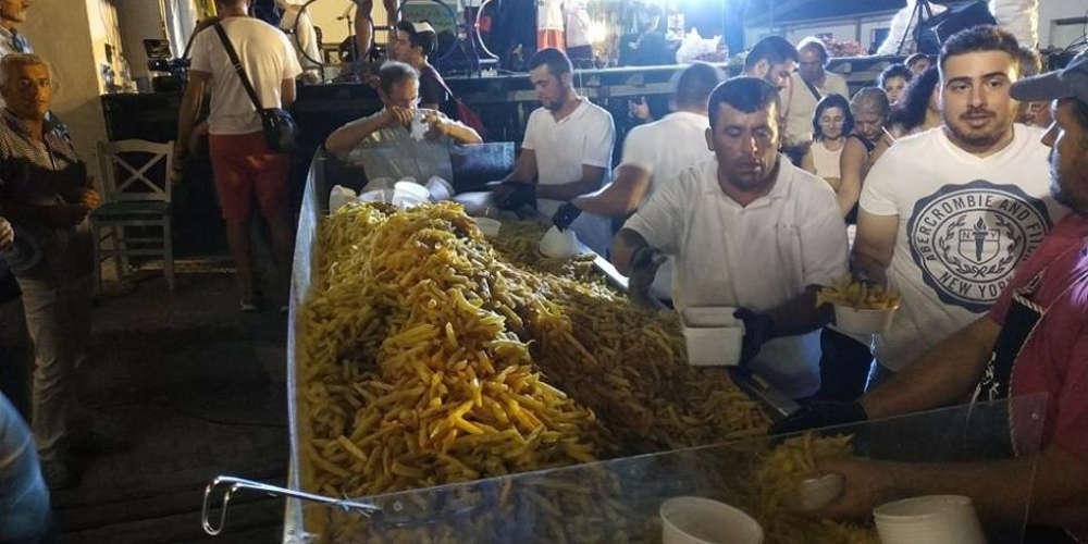 Ρεκόρ Γκίνες στη Νάξο: Τηγάνισαν 625 κιλά πατάτες [εικόνες]