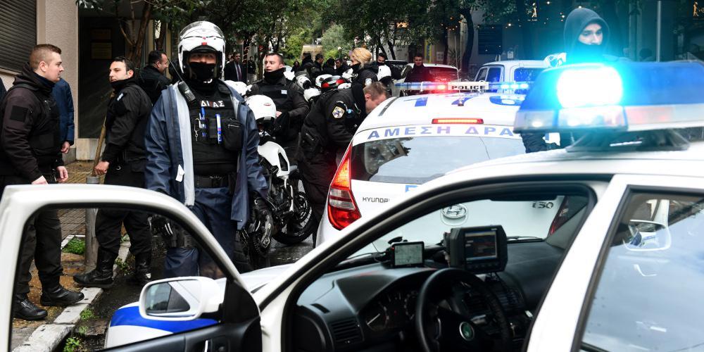 Αντεξουσιαστές επιτέθηκαν σε αστυνομικούς στο Πρωτοδικείο Αθηνών