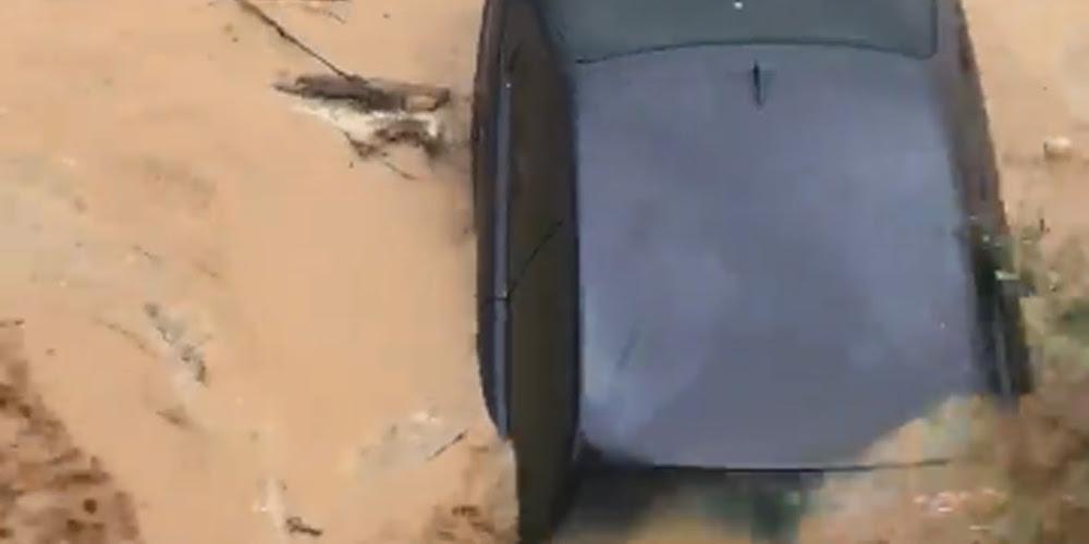 Συγκλονιστικό βίντεο: Κραυγή αγωνίας στο Κιάτο ενώ ορμητικά νερά παρασέρνουν αυτοκίνητο