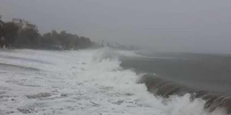 Συναγερμός στον Ατλαντικό: Ρυμουλκό κινδυνεύει από κυκλώνα
