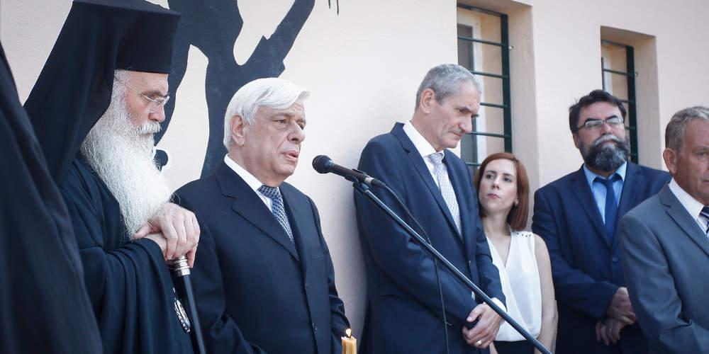 Παυλόπουλος σε σχολείο στη Ραφήνα: Είμαστε όλοι κοντά σας – Να μην ξεχάσετε την τραγωδία