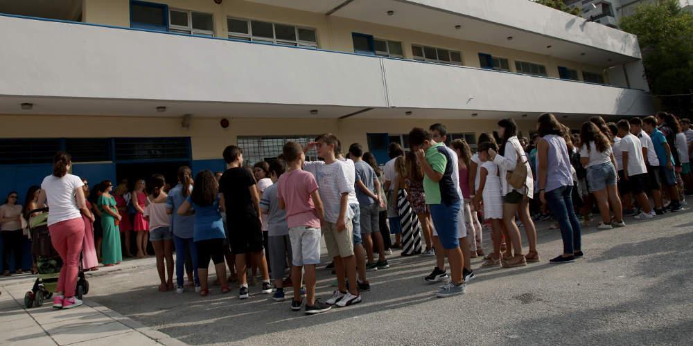 Σάλος στην Θεσσαλονίκη με τον τραυματισμό μαθητών από πτώση ανεμιστήρα σε σχολείο