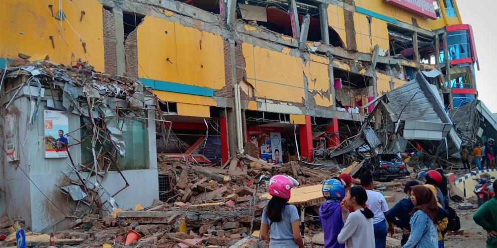 Ανείπωτη τραγωδία στην Ινδονησία: Τουλάχιστον 384 νεκροί από το τσουνάμι [εικόνες & βίντεο]