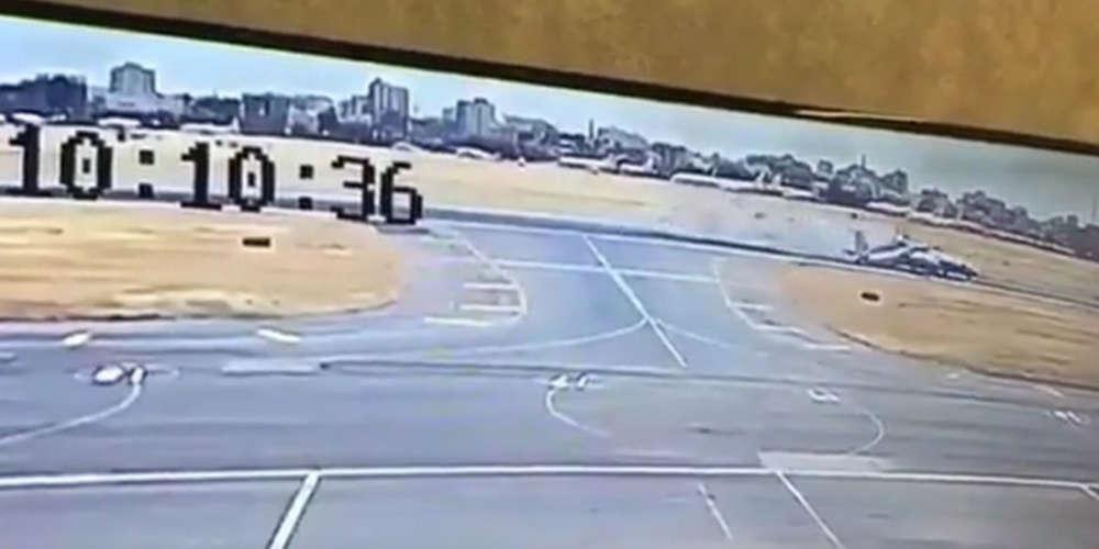 Σοκαριστικό βίντεο από την σύγκρουση δύο αεροπλάνων στον αεροδιάδρομο [βίντεο]