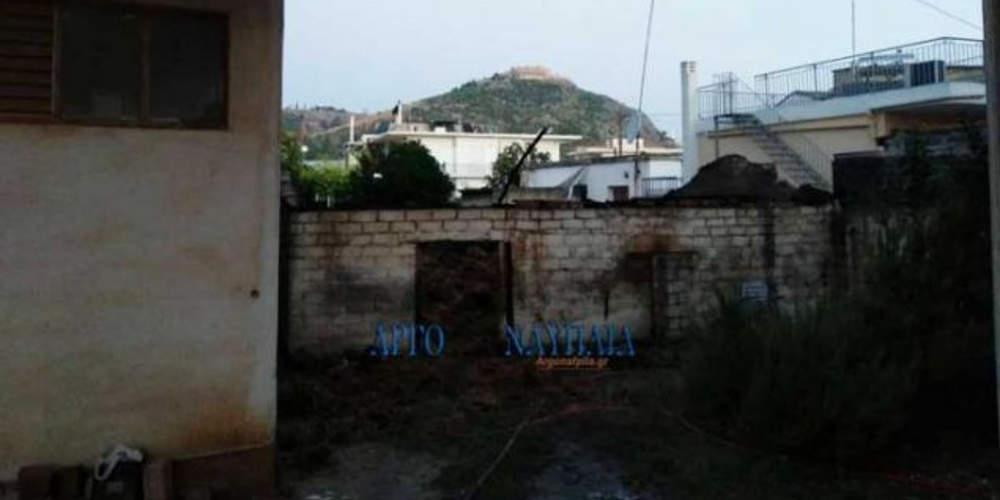 Πυρκαγιά ξέσπασε σε αποθήκη με άχυρα στο Άργος [εικόνες]