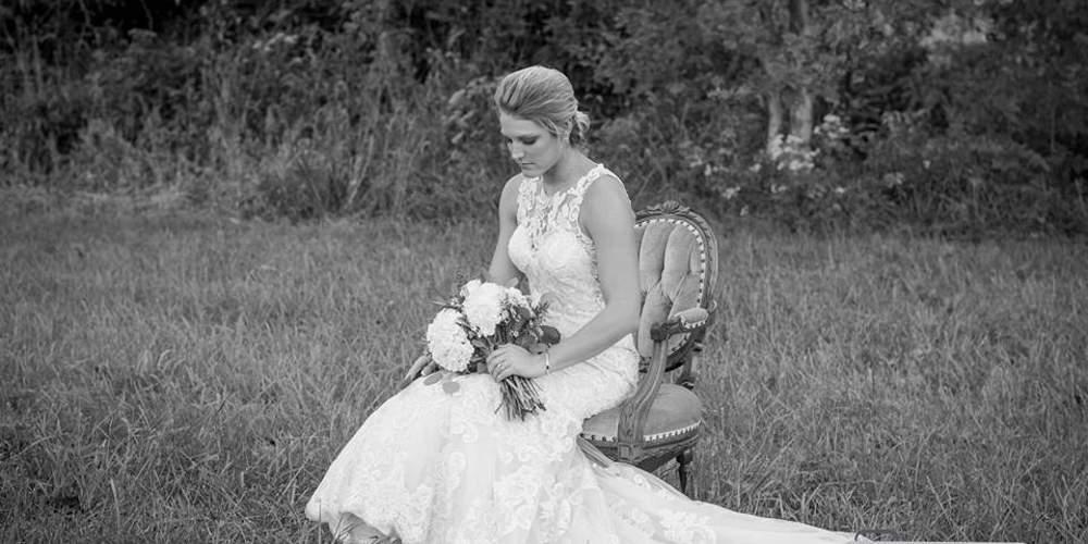 Σπαρακτικό: Γάμο στον τάφο του αγαπημένου της έκανε νεαρή Αμερικανίδα [εικόνες]