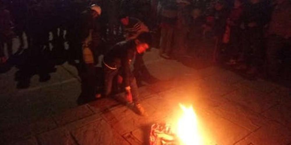 Βίντεο-σοκ: Έκαψαν ζωντανό έναν ύποπτο για κλοπή στο Περού