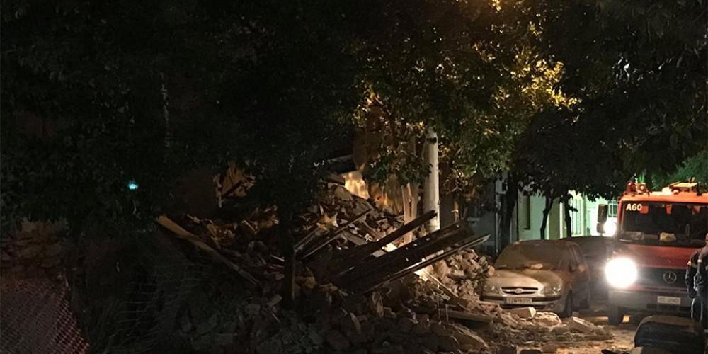 Κατέρρευσε κτίριο στον Πειραιά - Έρευνα για τυχόν εγκλωβισμένα άτομα