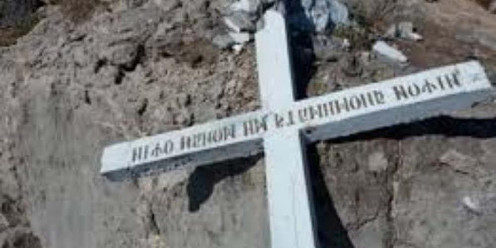 Χαμός στη Μυτιλήνη με τον σταυρό στην ακτή του Απελή