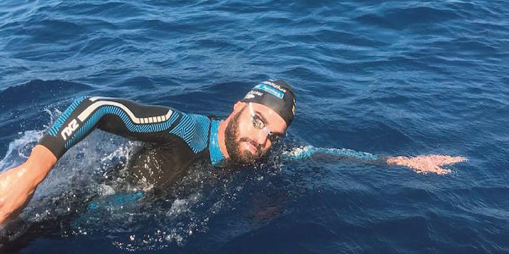 Ο υπεραθλητής που προσπάθησε να κολυμπήσει από τη Ρόδο στο Καστελόριζο