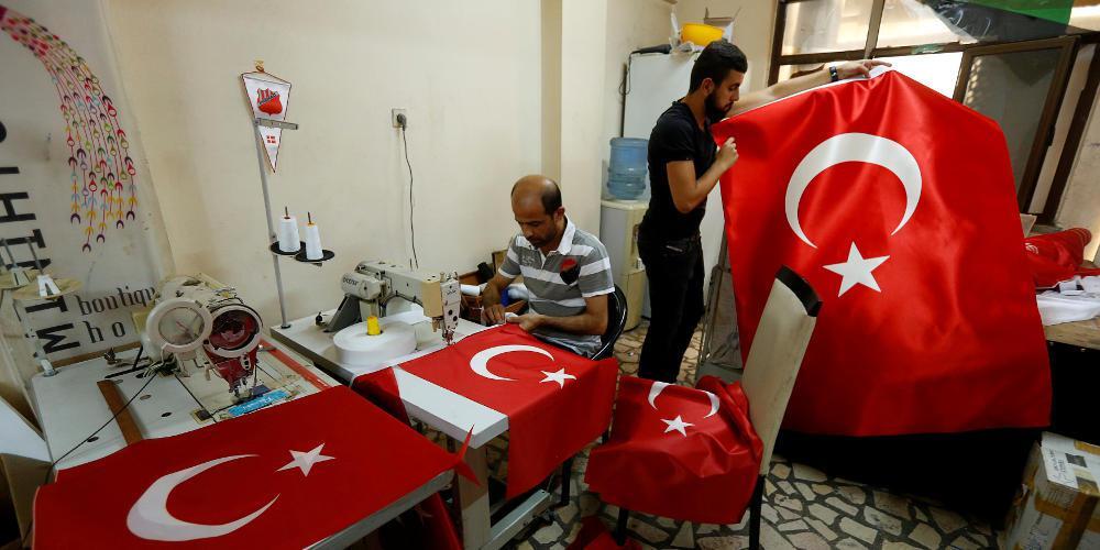 Πώς η τουρκική οικονομία πέφτει θύμα της πολιτικής αστάθειας