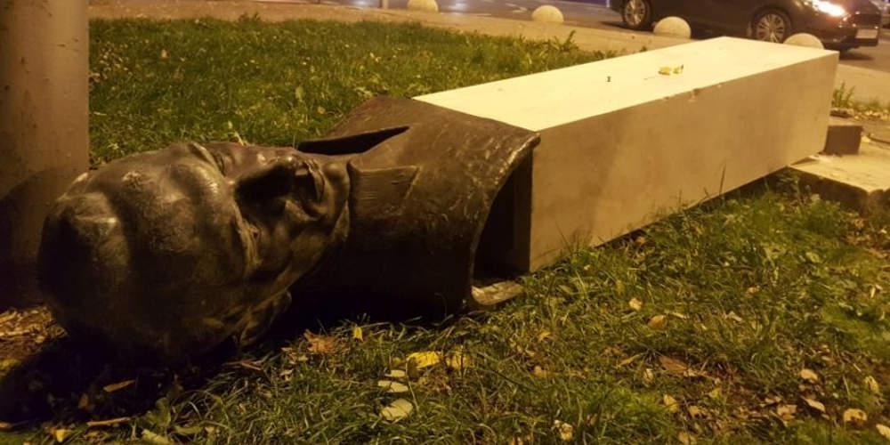 Άγαλμα Κροάτη αντιστασιακού… έσπασε το πόδι 65χρονου που πήγε να το γκρεμίσει