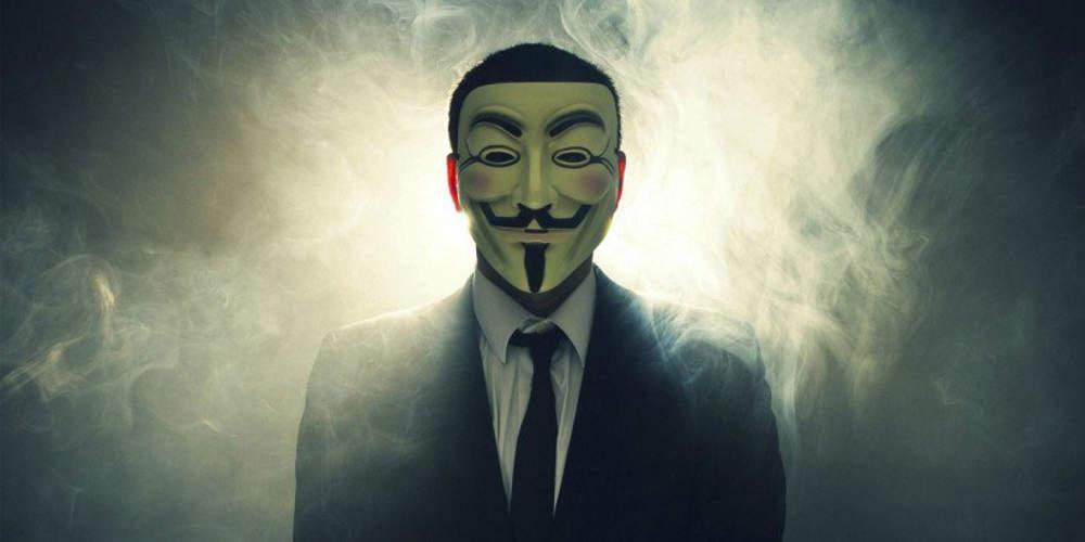 Ζελένσκι «Βόμβα» Anonymous: Η Βρετανία έχει στήσει δίκτυο παρακολούθησης σε όλη την Ευρώπη