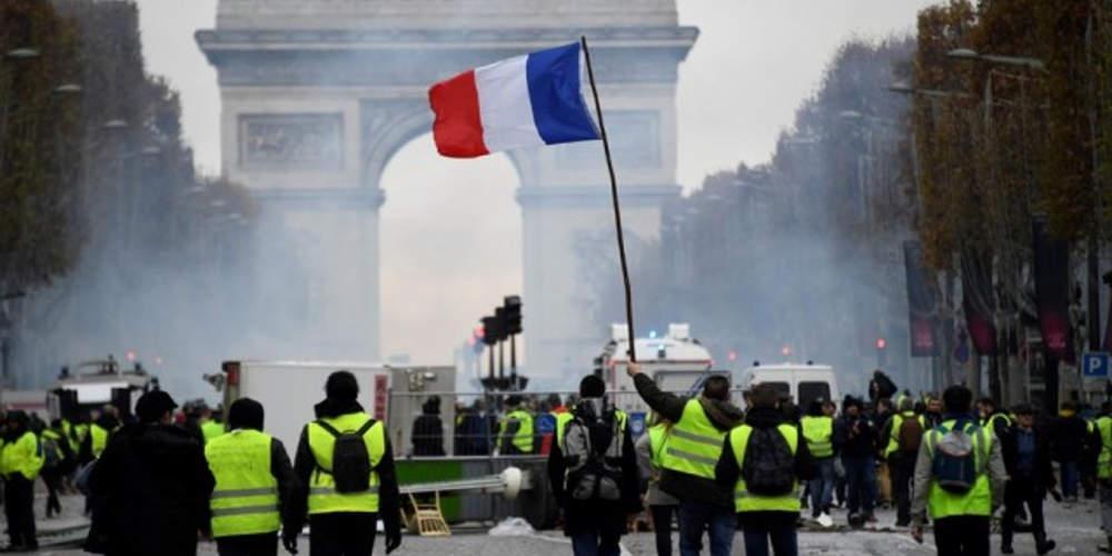 Υπό κράτηση 363 άτομα για τα βίαια επεισόδια στη Γαλλία στις κινητοποιήσεις των «κίτρινων γιλέκων»