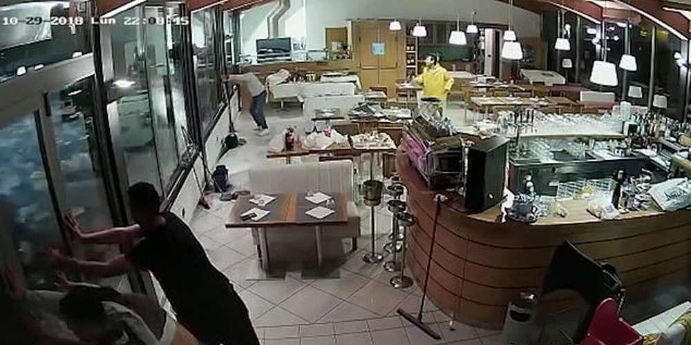 Σοκαριστικό βίντεο από την κακοκαιρία στην Ιταλία: Κύμα διαλύει εστιατόριο στη Γένοβα
