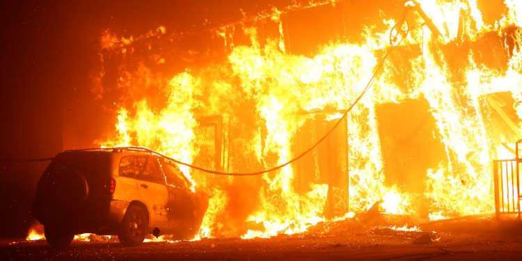 Πύρινη κόλαση: Τουλάχιστον 9 νεκροί από την πυρκαγιά στην Καλιφόρνια [βίντεο]