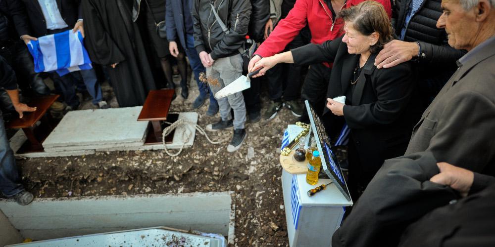 «Σήκω Κωστάκη γιε μου» - Το μοιρολόι στην κηδεία του Κατσίφα [βίντεο]