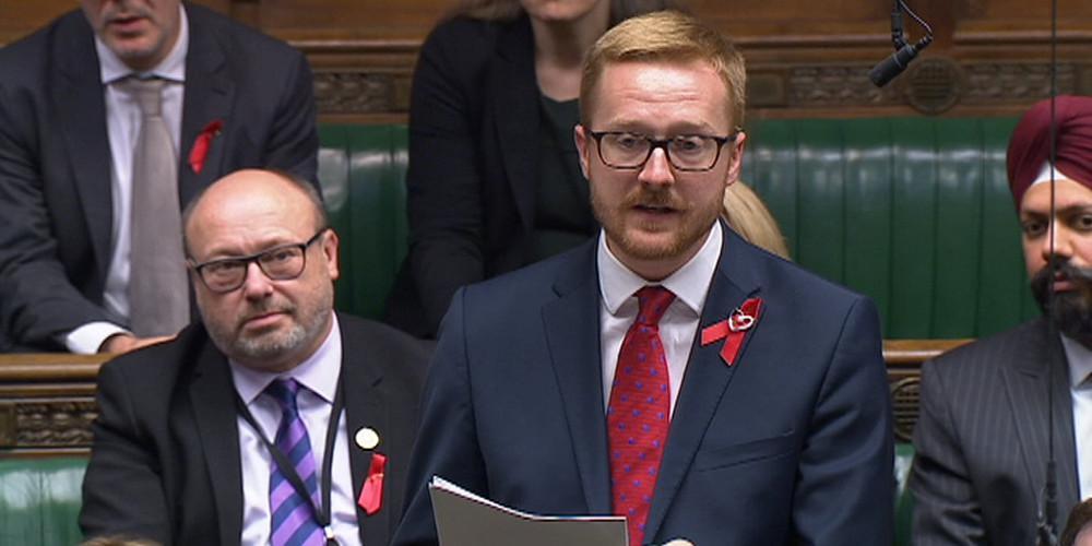 Βουλευτής των Εργατικών στην Βρετανία αποκάλυψε στο κοινοβούλιο ότι είναι οροθετικός