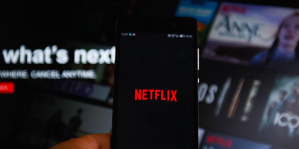 Το Νέτφλιξ μας «τρολάρει» με αφορμή το νέο μαύρο ρεκόρ κρουσμάτων Netflix