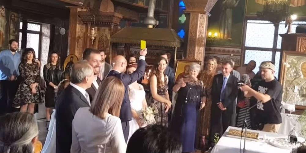 Απίστευτο σκηνικό σε γάμο στην Πάργα: Ο διαιτητής έβγαλε κίτρινη στην νύφη [βίντεο]