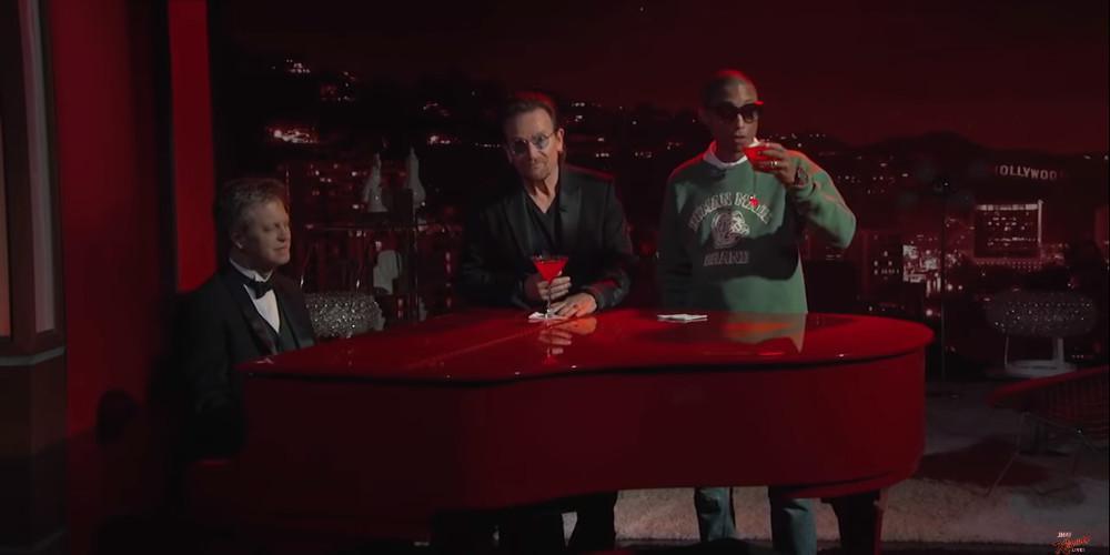 Bono και Pharrell διασκευάζουν το Stayin' Alive με γιορτινή διάθεση [βίντεο]