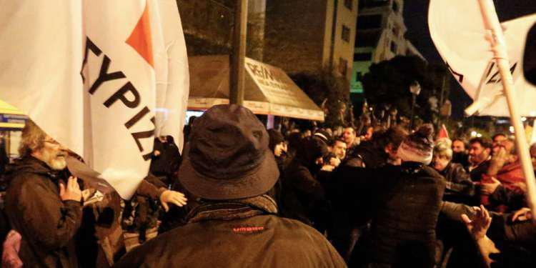 «Φασίστες»: Προπηλάκισαν στελέχη του ΣΥΡΙΖΑ στην πορεία για το Πολυτεχνείο [βίντεο]